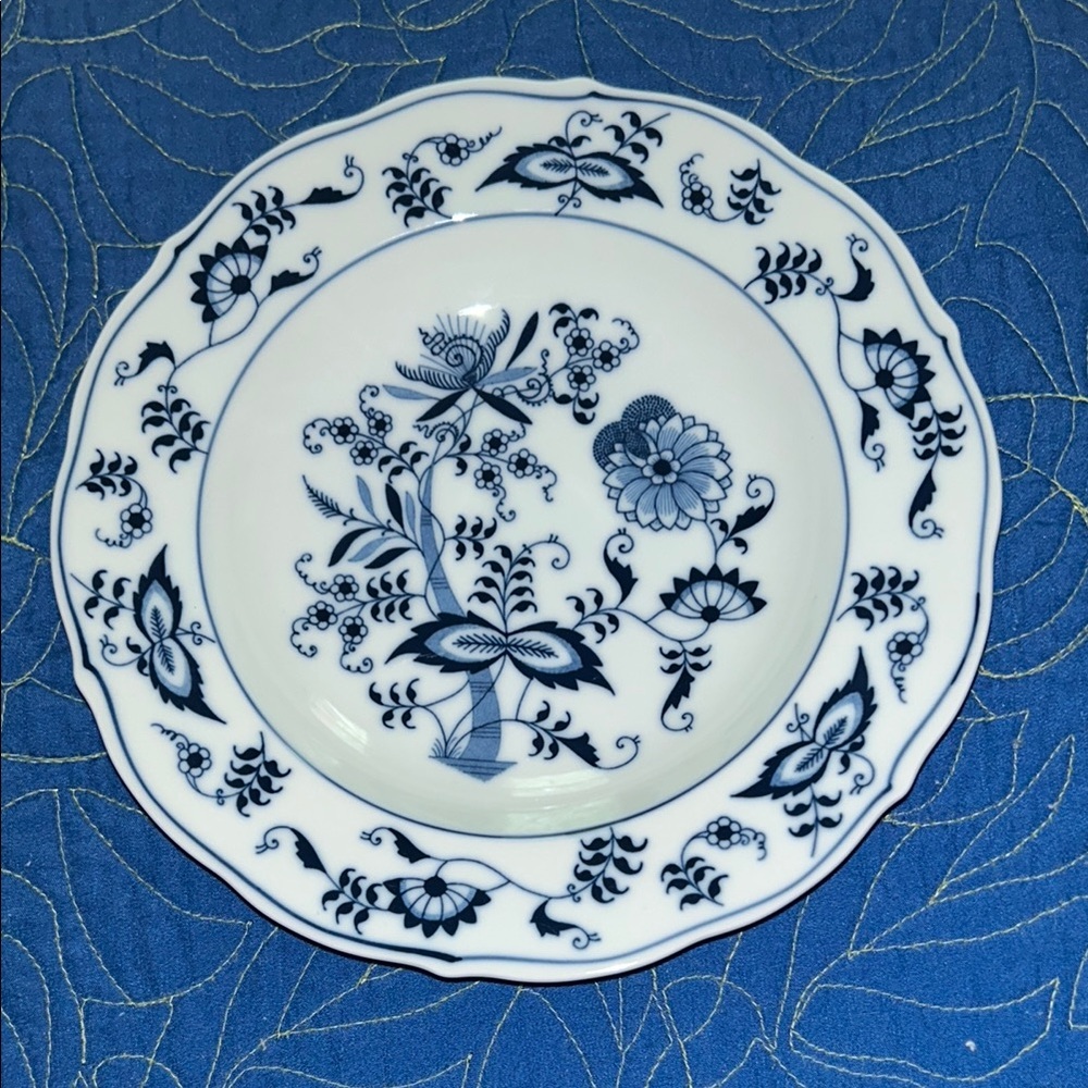 Blue Danube Blue Onion Porcelain Rim Soup bowl, 8"